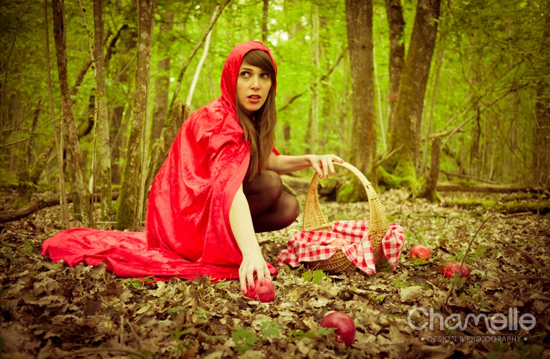 little_red_riding_hood_fairytale_cosplay_photoshoo_by_chamellephoto-01