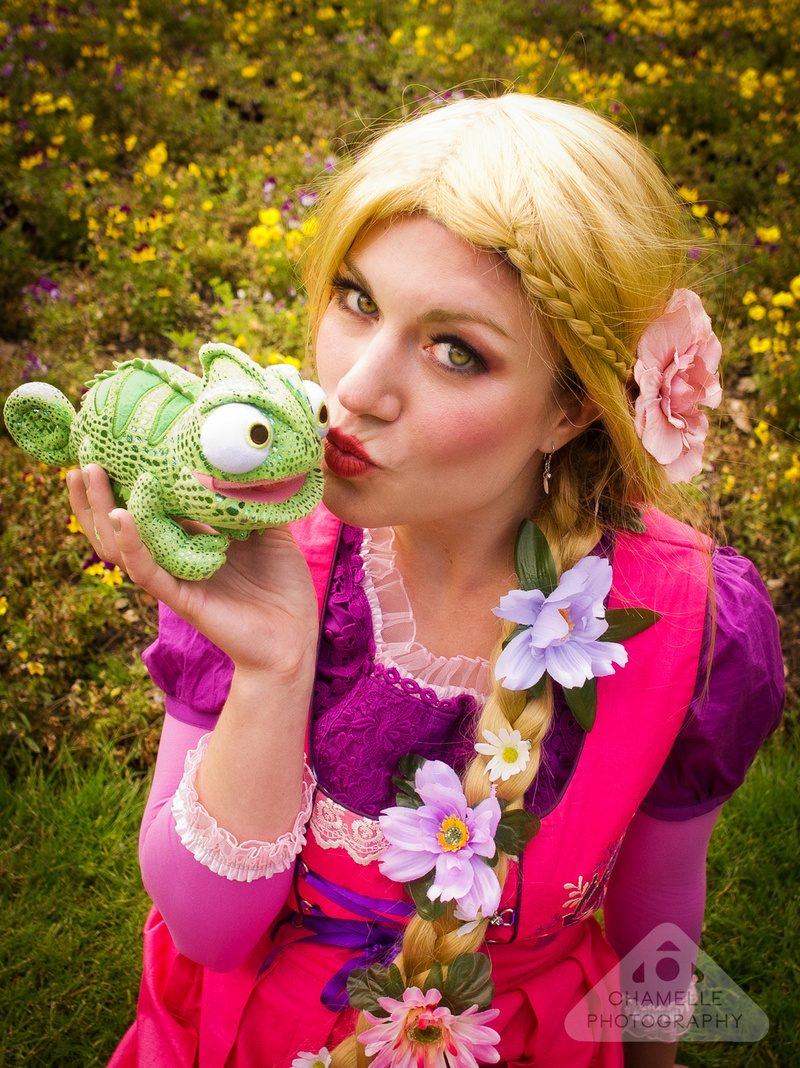 rapunzel_raiponce_fairytale_cosplay_by_chamellephoto-03