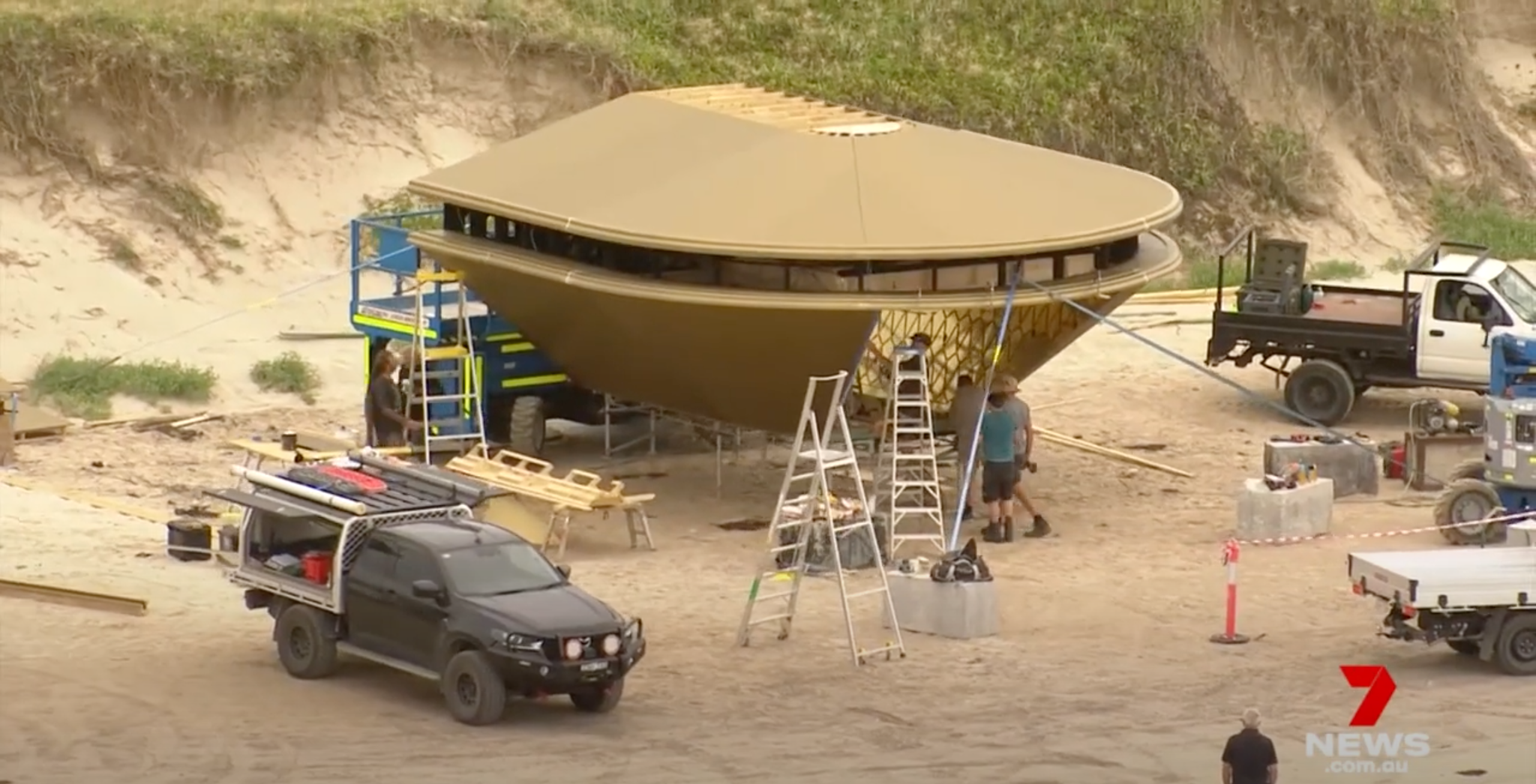 The Fall Guy filming locations in Sydney, Australia - spaceship - Kurnell Beach - Ryan Gosling Emily Blunt